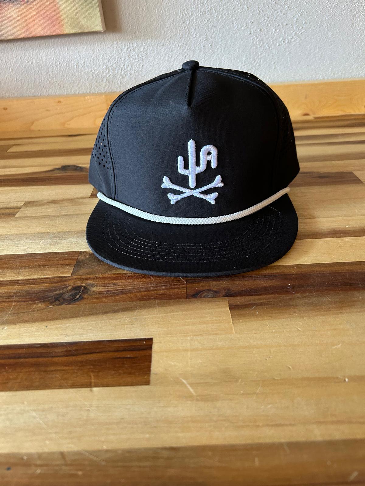 "bones" Cactus Alley hat - Black and white